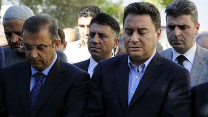 Ali Babacan, Özbudun’un cenaze törenine katıldı