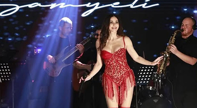 Defne Samyeli ünlüleri yaylım ateşine tuttu
