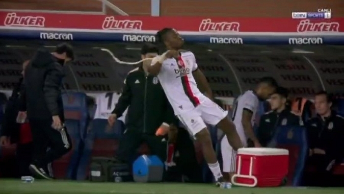 Batshuayi sinirlerine hakim olamadı