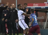 Cyle Larin Siopis'e tokat attı