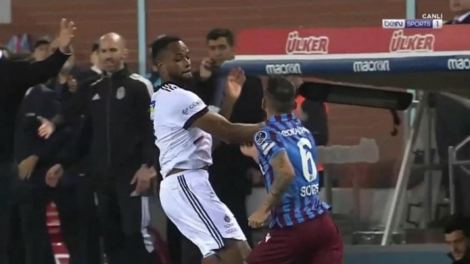 Cyle Larin Siopis'e tokat attı