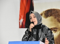 Bahar Ayvazoğlu'ndan İmamoğlu'na eleştiri  