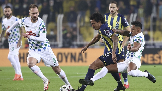 Fenerbahçe kendi sahasında kazandı