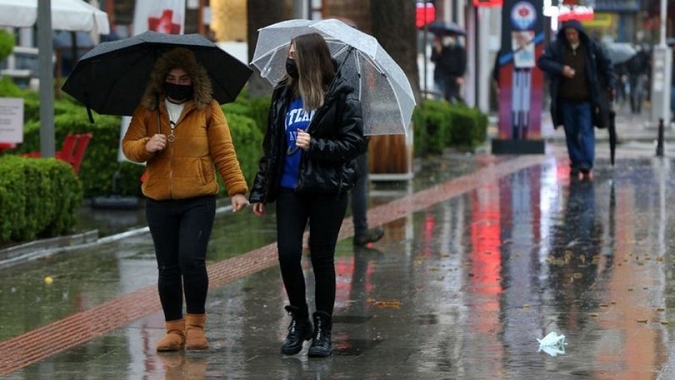 Bu bölgelerde sağanak yağmur sürüyor