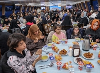 Valide Sultan gemisin'de iftar
