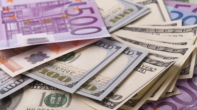 Dolar ve euro yeni haftaya hareketli başladı