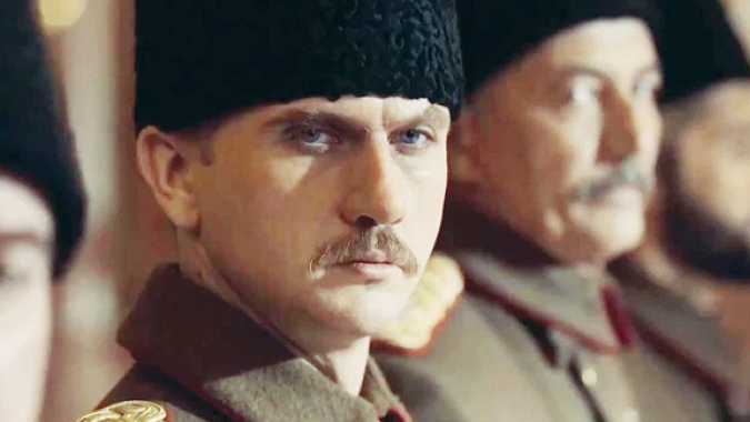 'Atatürk'ü anlatırken duygulanan Fatih Altaylı dayanamayıp ağladı