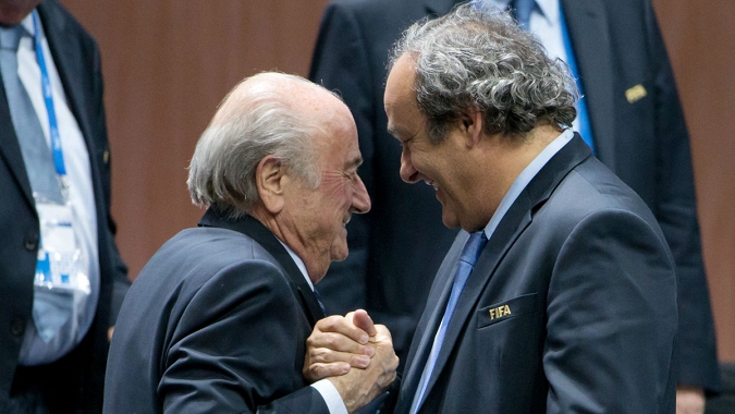 Platini ve Blatter hakim karşısında
