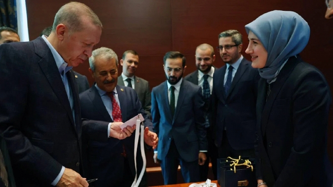 Erdoğan kongre delege kartını teslim aldı
