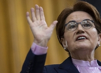 İYİ Parti lideri Akşener sandığı işaret etti