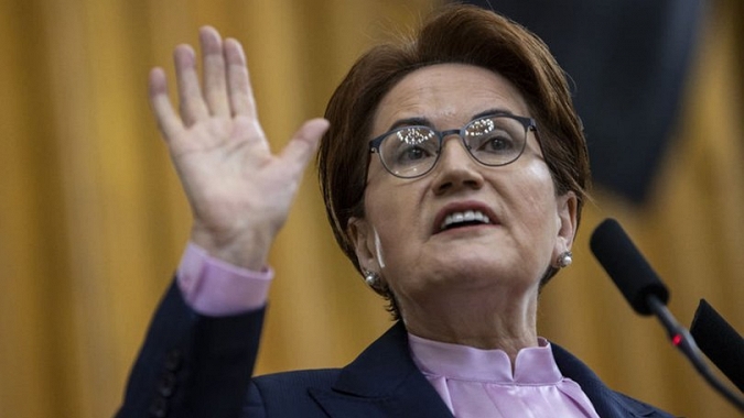 İYİ Parti lideri Akşener sandığı işaret etti