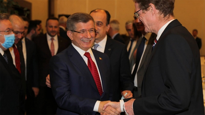 Davutoğlu, AB büyükelçileri ile iftar yaptı