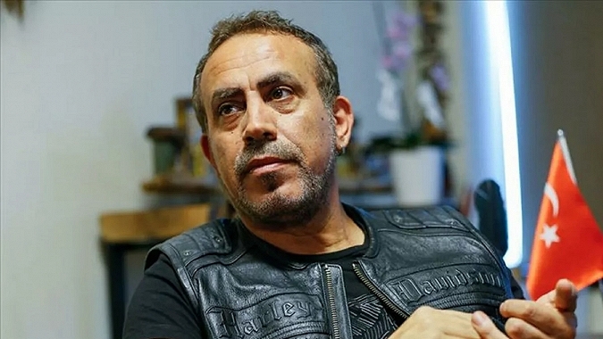 Haluk Levent depremzedeler için ürün topluyor