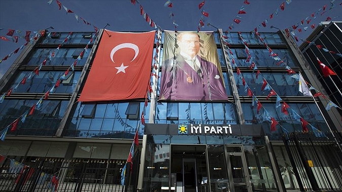 İYİ Parti Konya Milletvekili adayı Süleyman Şenol istifa etti