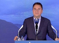 Ali Babacan'dan hükümete sert eleştiri