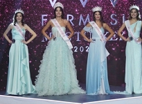 Miss Turkey gecesinde üç güzel bir arada!