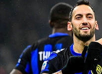 Hakan Çalhanoğlu yıldızlaştı, Inter farklı kazandı
