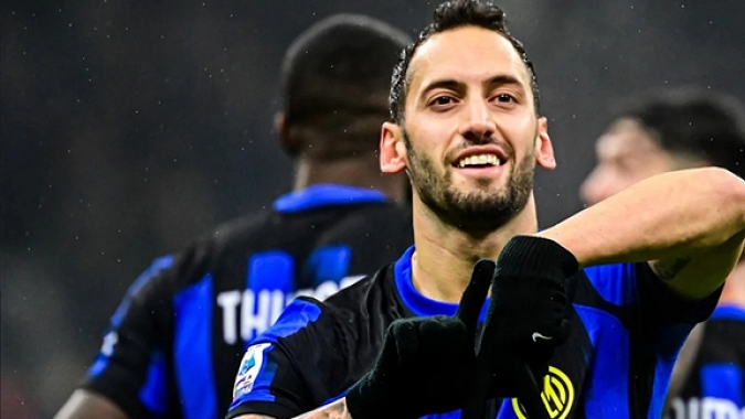 Hakan Çalhanoğlu yıldızlaştı, Inter farklı kazandı
