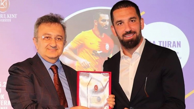 Arda Turan, yılın örnek alınan futbolcusu seçildi