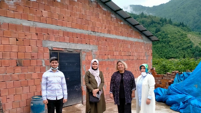 Trabzon Deva Çiftçisinin Yanında