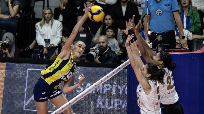 Voleybolda sezonun ilk kupası VakıfBank'ın
