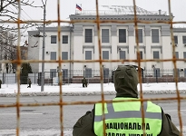 Rus diplomatlar Ukrayna'dan ayrılıyor