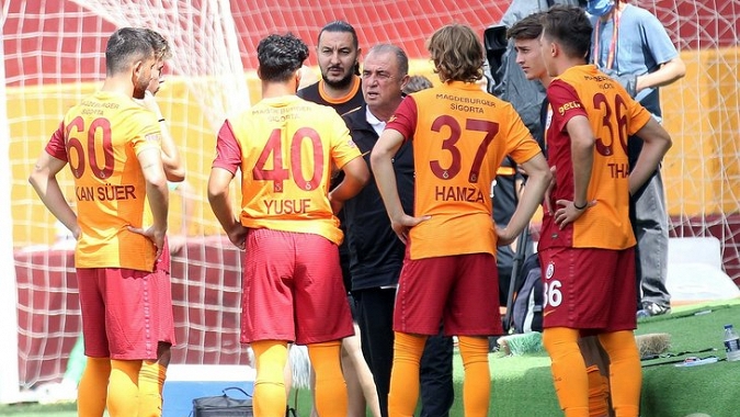 Galatasaray'da sürpriz ayrılık!