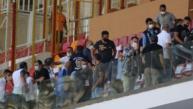 Antalyaspor tribünleri işte böyle karıştı