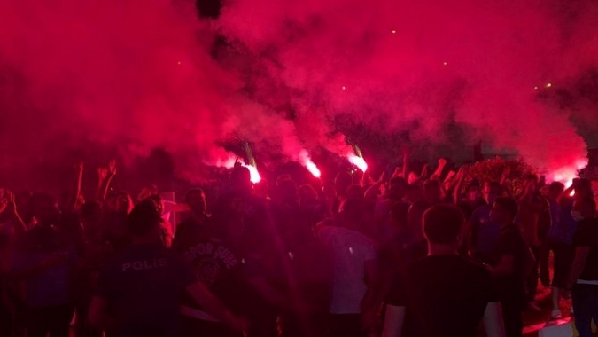Trabzonspor Kafilesine Trabzon'da Coşkulu Karşılama
