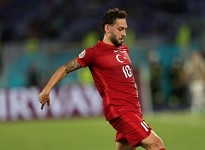 Hakan Çalhanoğlu'na sürpriz talip!