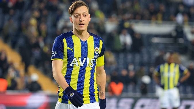 Mesut Özil Türkiye'de başka takıma imza attı