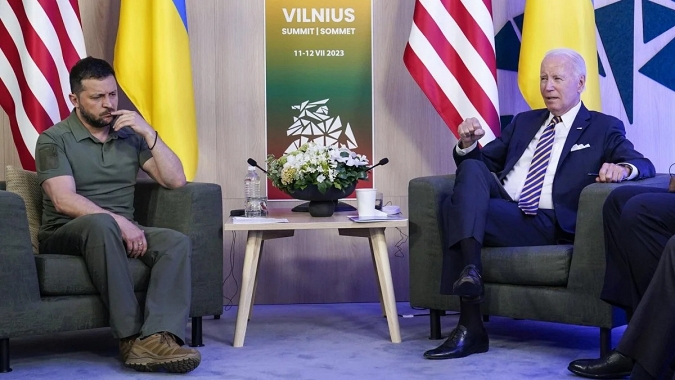 Biden, Zelenskiy ile bir araya geldi