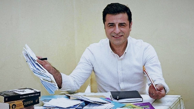 Demirtaş'tan 'Yeşil Sol Parti' logolu paylaşım
