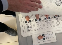 Erdoğan'ın arkasındaki mühür