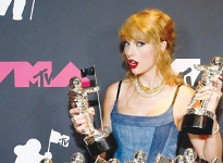 Taylor Swift’e bir kucak dolusu ödül
