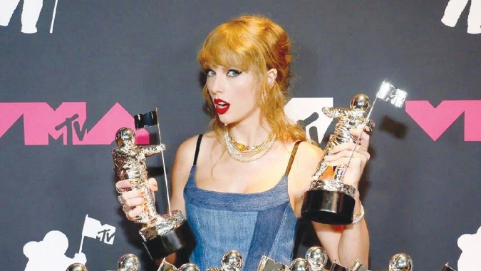Taylor Swift’e bir kucak dolusu ödül
