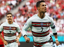 Ronaldo Avrupa tarihine geçti
