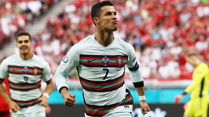 Ronaldo Avrupa tarihine geçti
