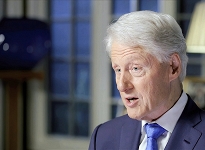 Bill Clinton hastaneye kaldırıldı