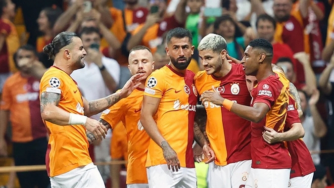 Galatasaray sahasında Samsunspor'u ağırlıyor
