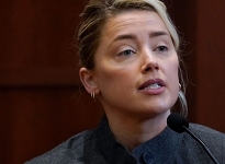 Amber Heard'den 'dışkı' çıkışı