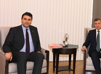 Gültekin Uysal'dan Davutoğlu'na ziyaret