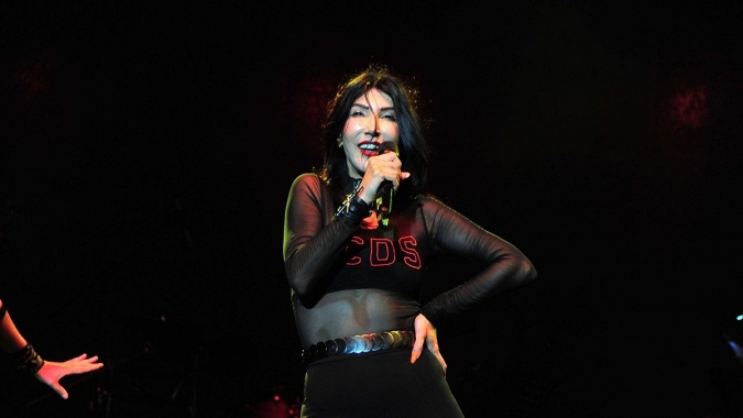 Hande Yener'den meslektaşlarına gönderme