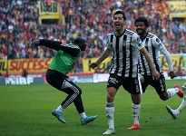 Beşiktaş Kayseri'de kolay kazandı
