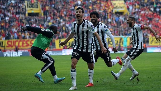 Beşiktaş Kayseri'de kolay kazandı
