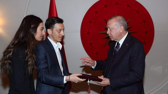 'Erdoğan'dan Özil'e 31 bin liralık saat' iddiası
