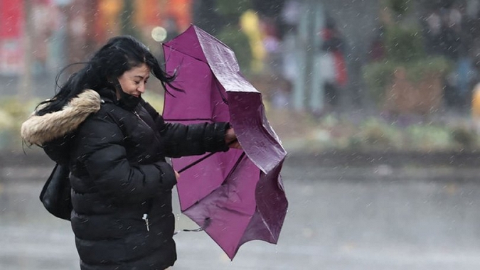 Yağmur ve Soğuk Hava Ülkeyi Teslim Aldı