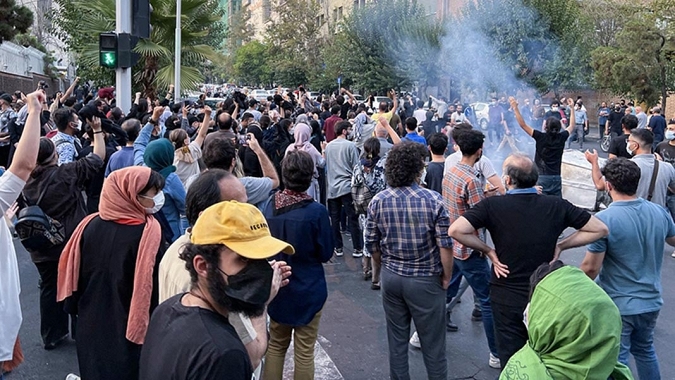 İran'da protestocuya idam kararı