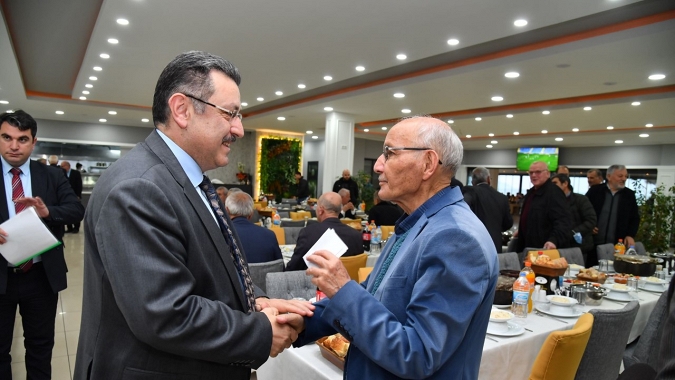 Genç, AK Parti kurucularıyla iftarda buluştu!