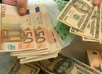 Dolar, euroyu vurdu!
